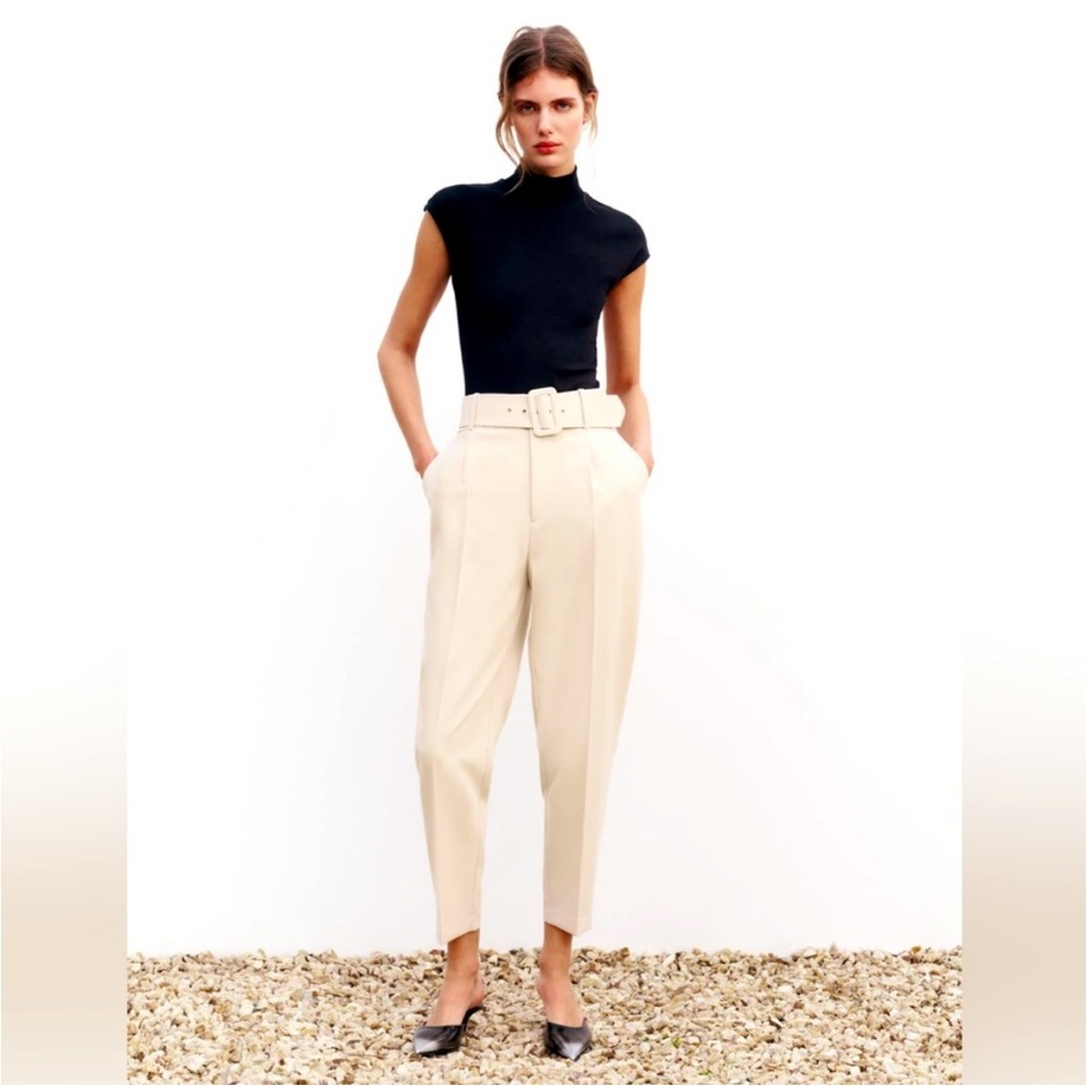 Zara Women’s High Waisted Trouser w/ Fabric Covered Belt. Small. Cream. EUC.